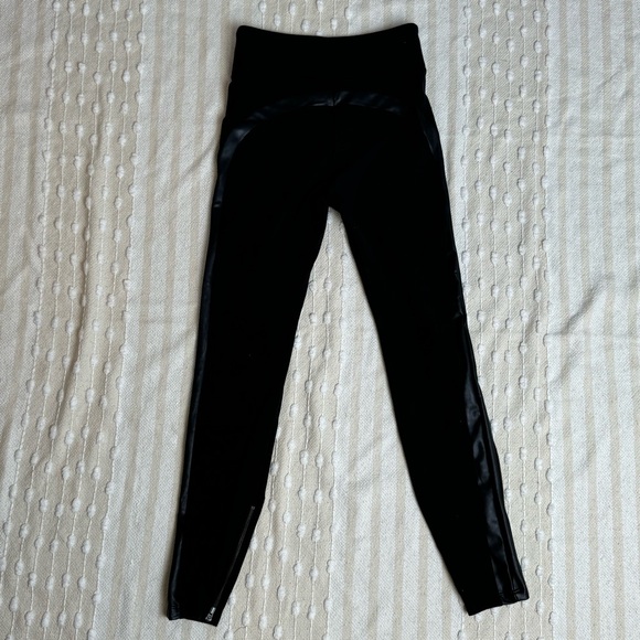 Athleta Siena black leggings, faux leather trim, zipper detail size 6 - Picture 7 of 10